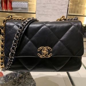 Chanel leather bag 🖤